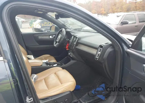 2020 Volvo Xc40 T5 Inscription z USA, uszkodzony, nr VIN YV4162UL6L2210675